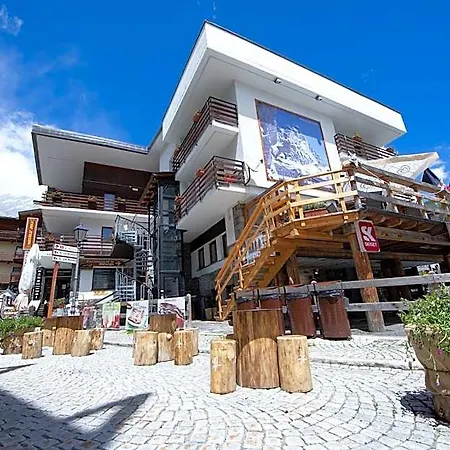 Meuble' Joli Hotel 2*