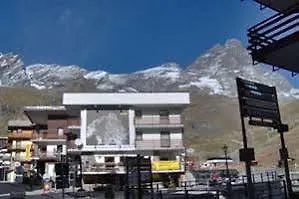 Meuble' Joli فندق 2*